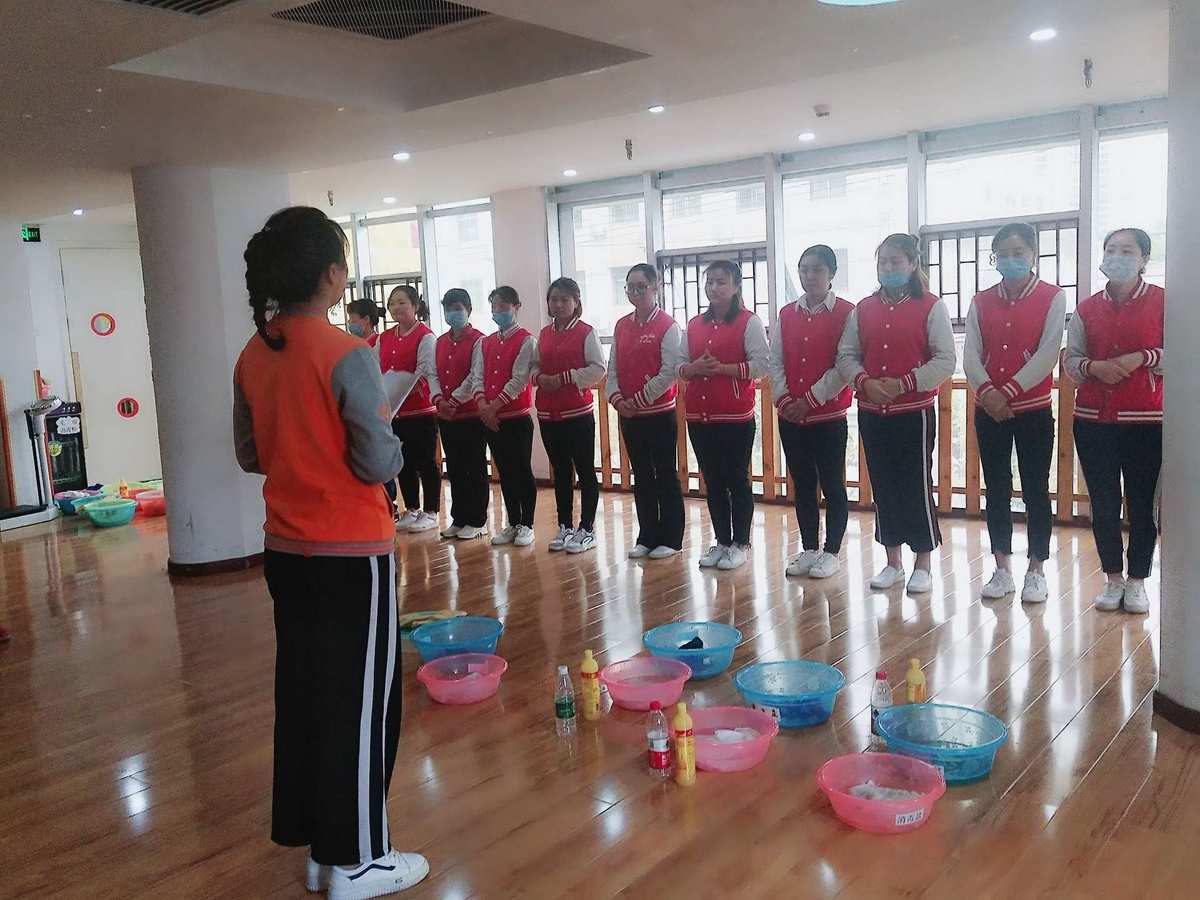 揭秘丨保育员都干什么工作,为什么越来越多的人报考?_腾讯新闻